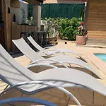 Duplex Independant Avec Acces Piscine 旺达尔格