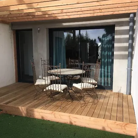 Duplex Independant Avec Acces Piscine *