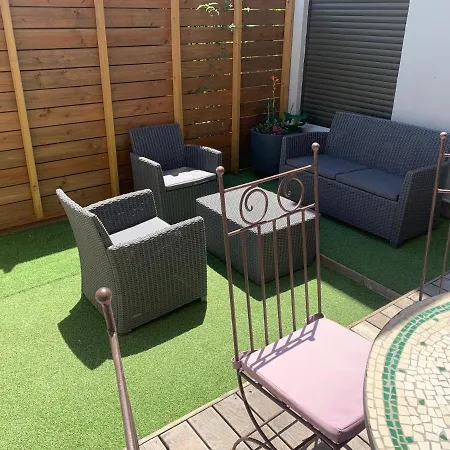 Duplex Independant Avec Acces Piscine *