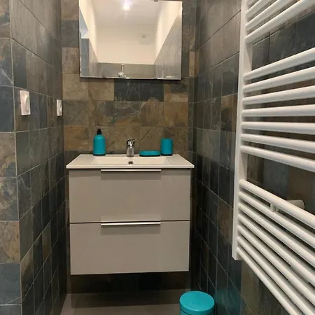 Duplex Independant Avec Acces Piscine * Вандарг